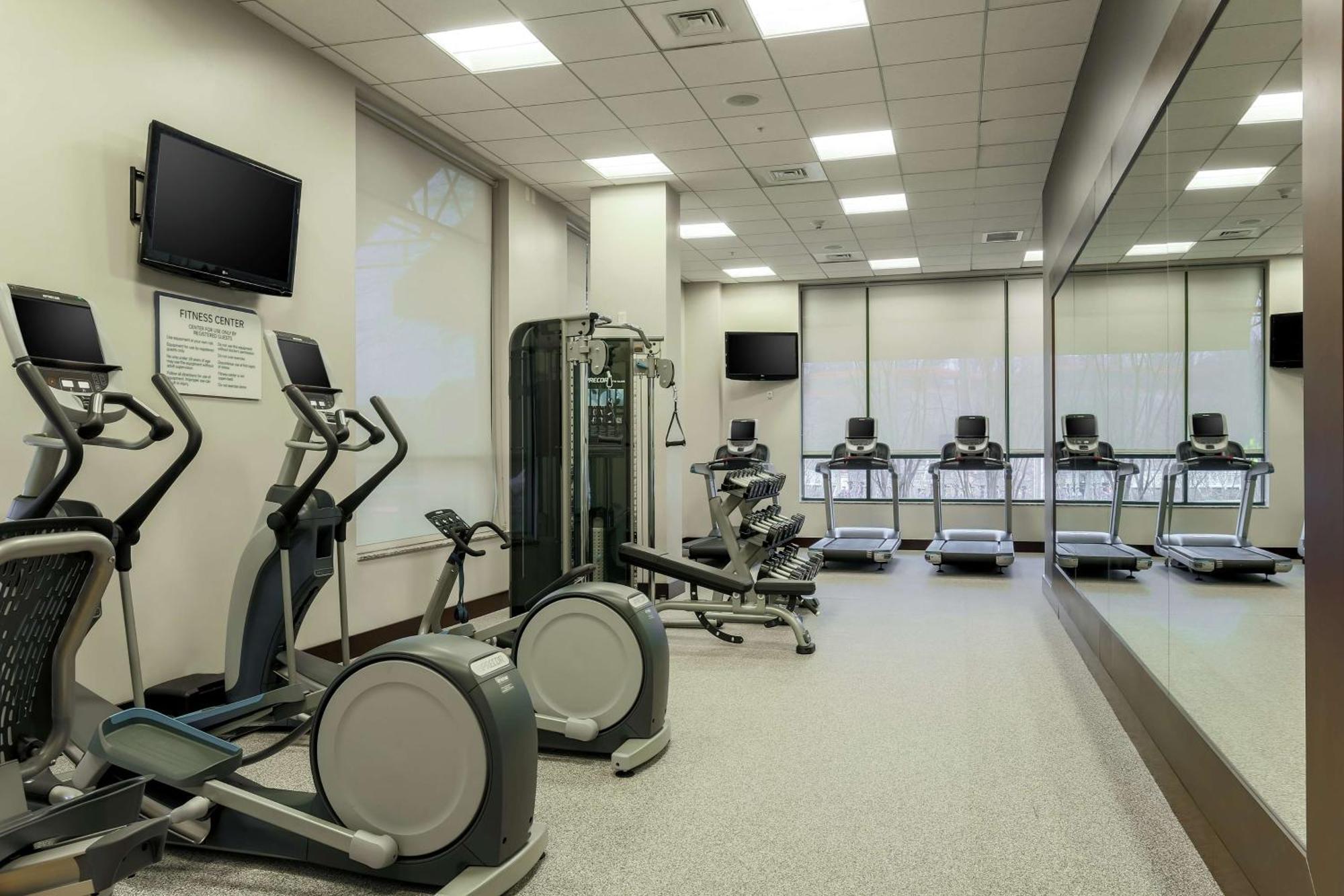 Hilton Garden Inn Shirlington Arlington Exteriör bild